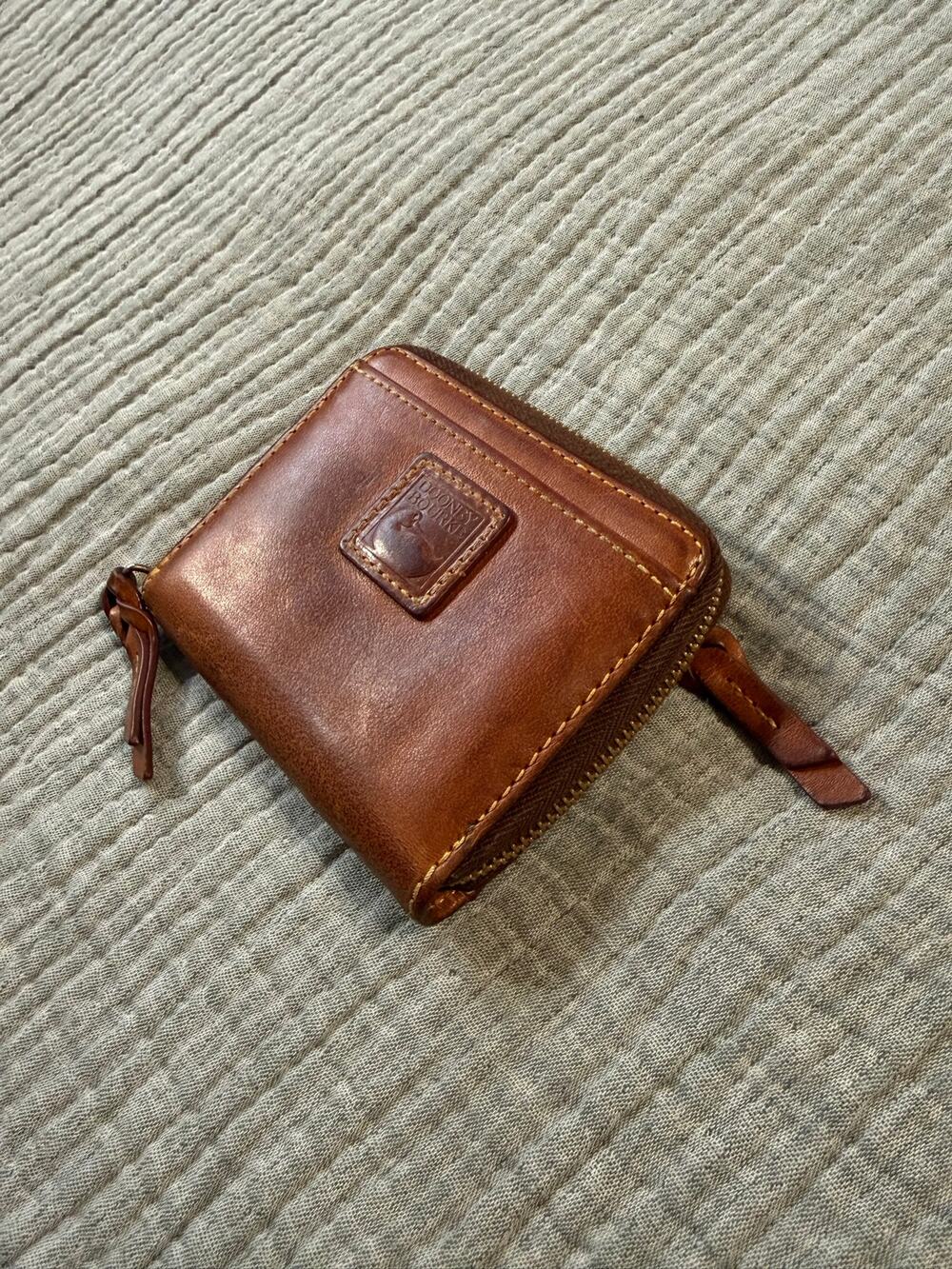 Vintage Dooney & Bourke Wallet Zipper Brown Leather Logo Duck
